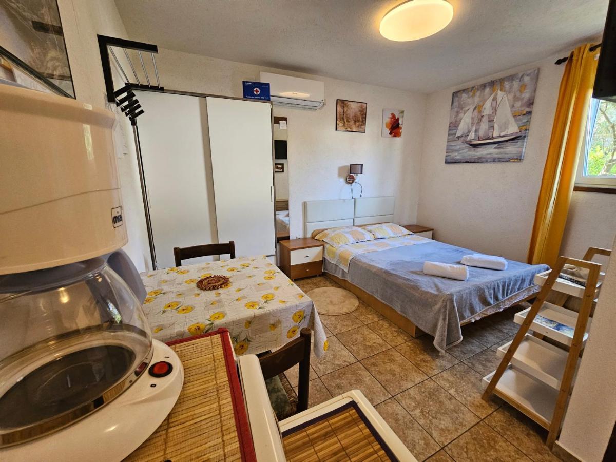 Apartments Ivan Малинска Экстерьер фото
